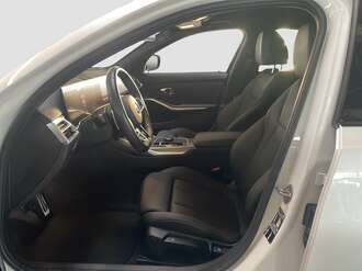 BMW 320d (Bild 2/17)