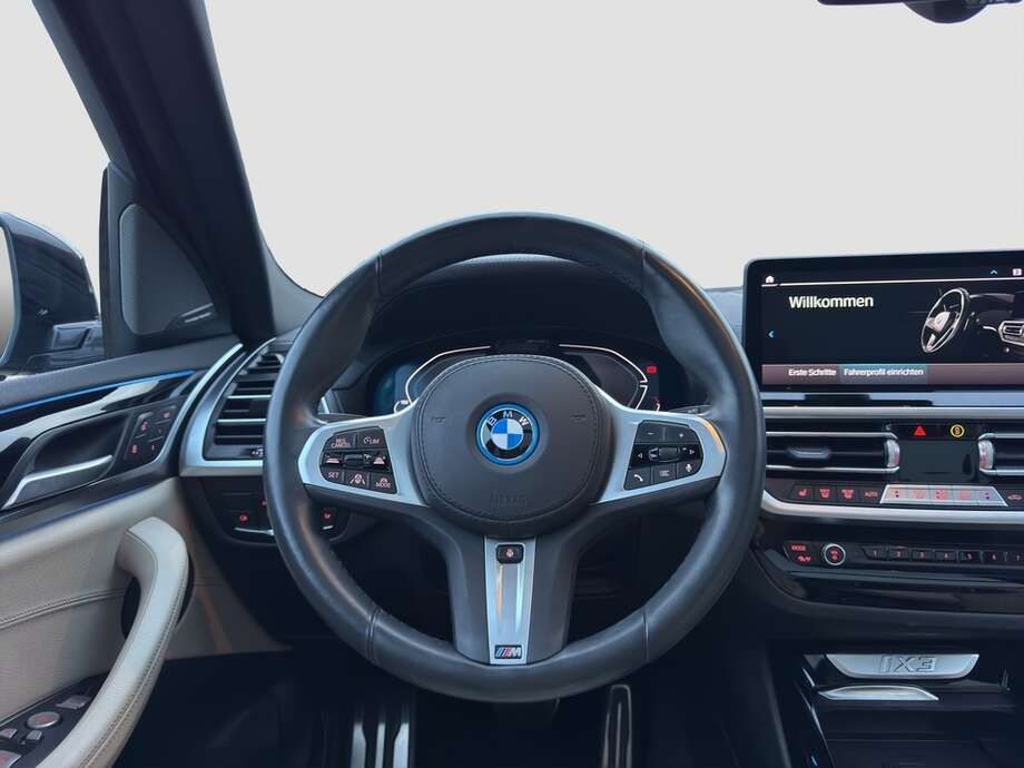 BMW iX3 (Bild 4/16)