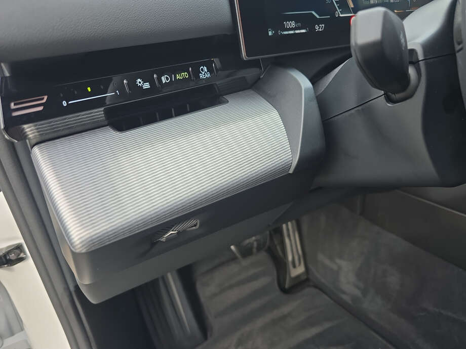 BMW 520d (Bild 8/18)