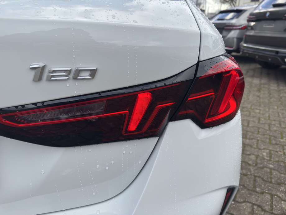 BMW 120 (Bild 8/16)