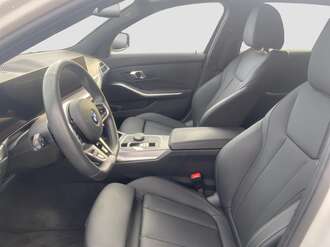 BMW 318d (Bild 2/18)