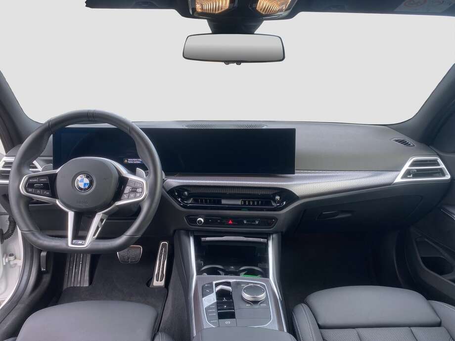 BMW 318d (Bild 5/18)