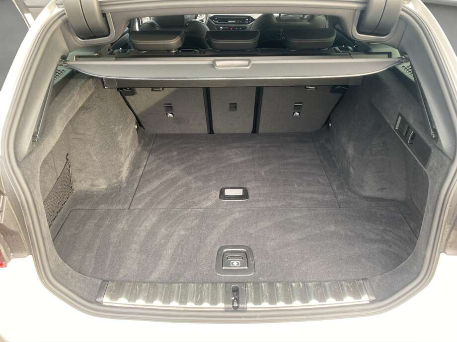 BMW 318d (Bild 7/18)