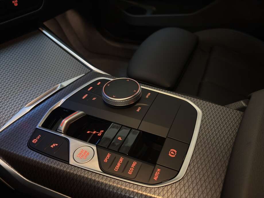 BMW 318d (Bild 8/20)