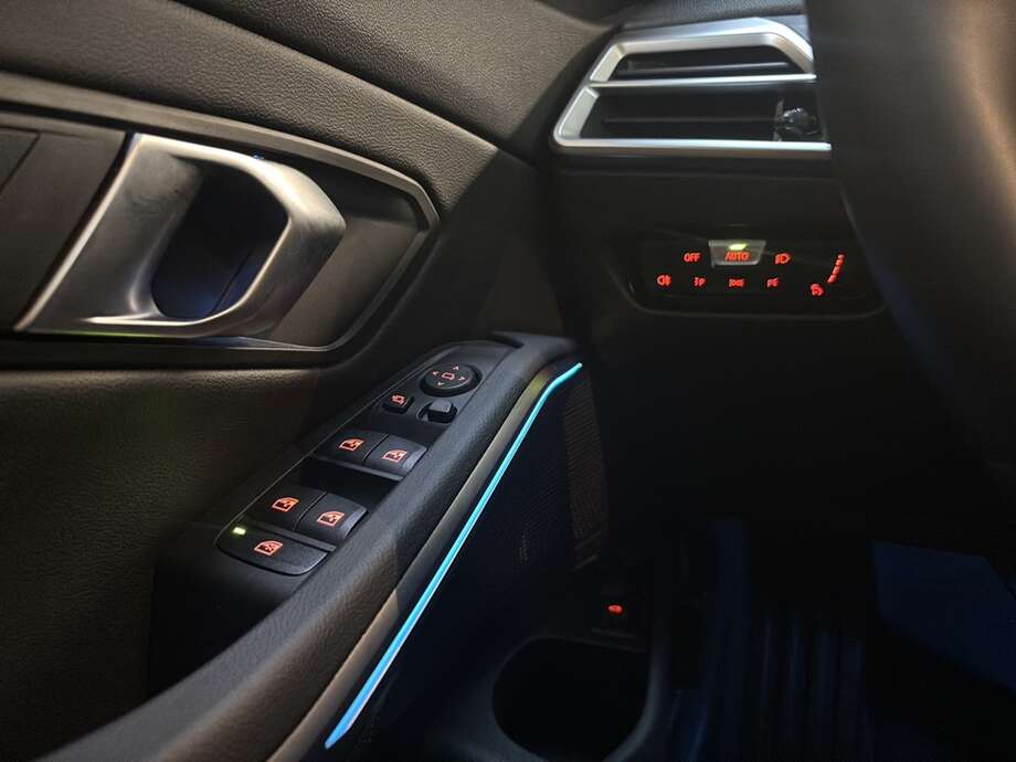 BMW 318d (Bild 11/20)