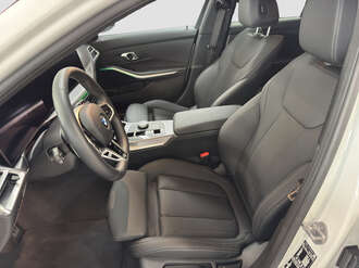 BMW 318d (Bild 2/17)