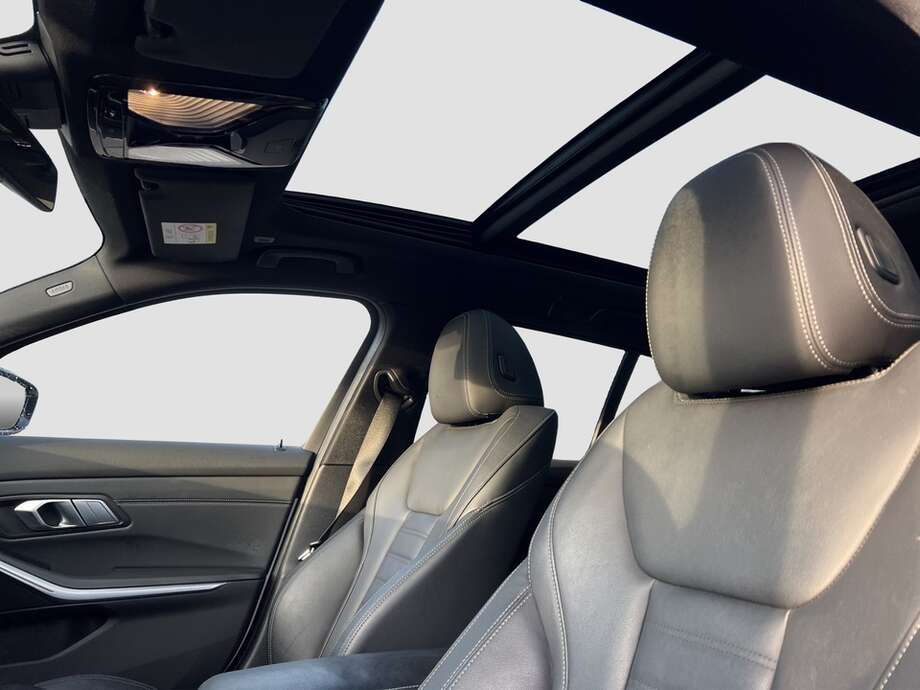 BMW 330e (Bild 2/24)