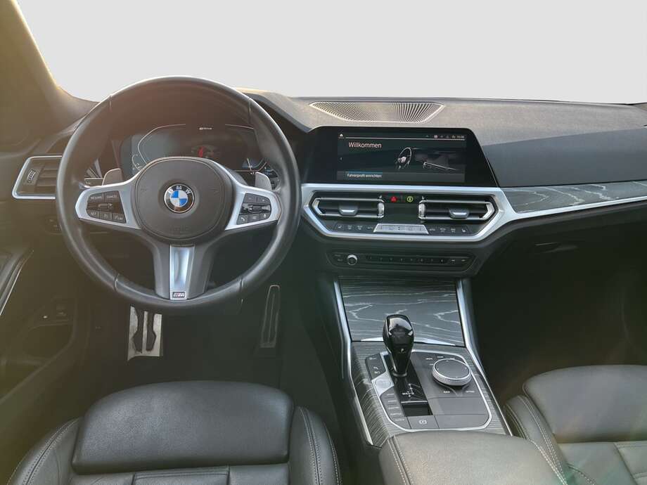 BMW 330e (Bild 4/24)