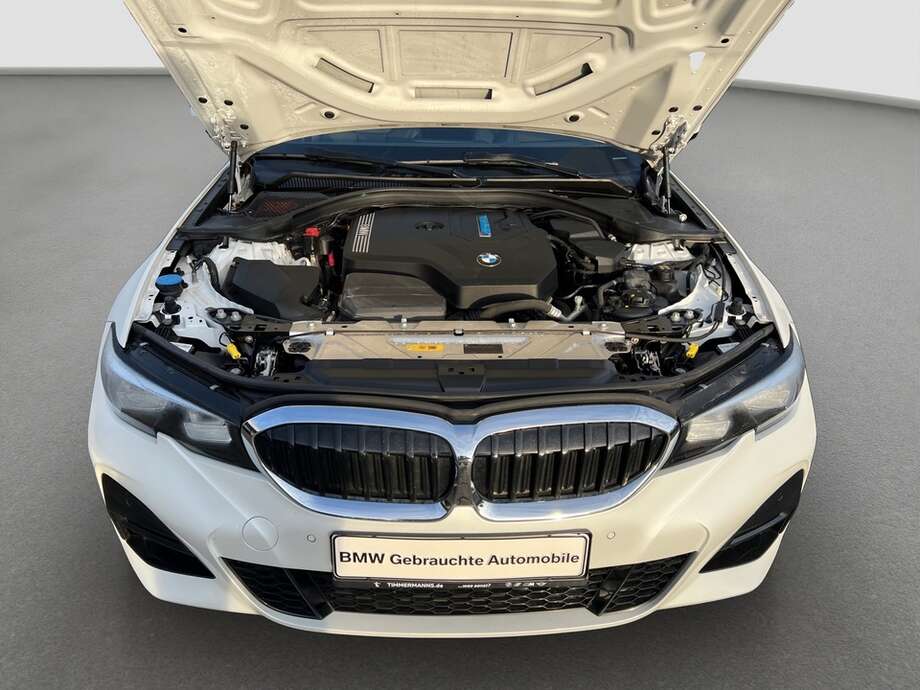 BMW 330e (Bild 15/24)