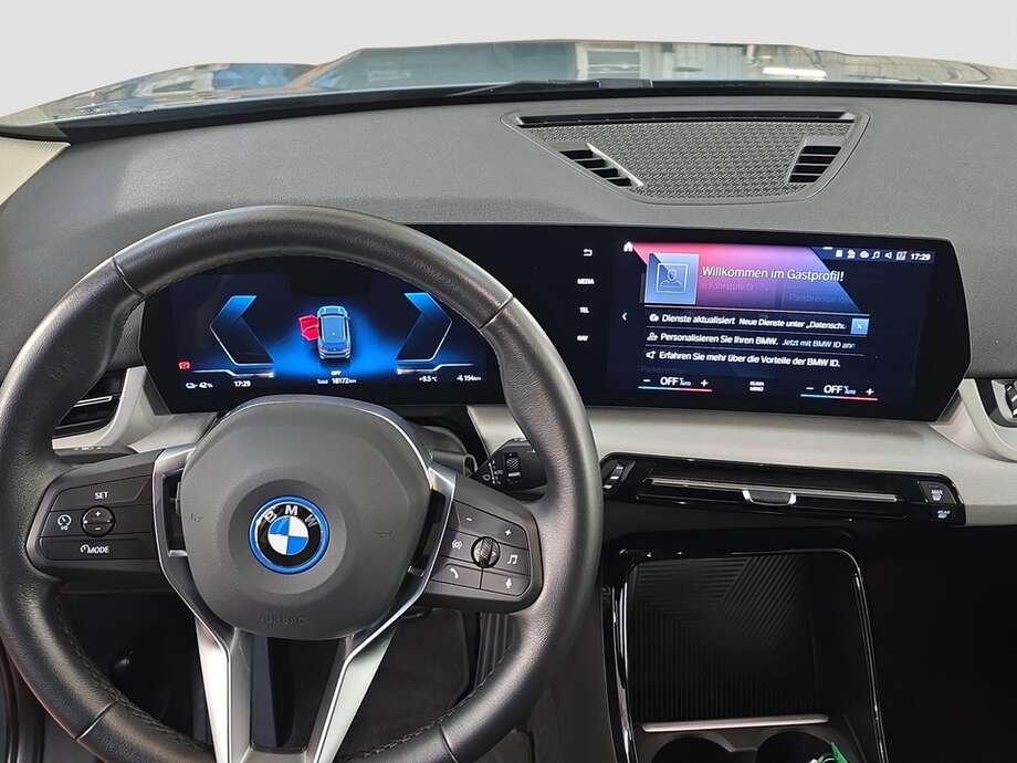 BMW iX1 xDrive30 (Bild 5/18)