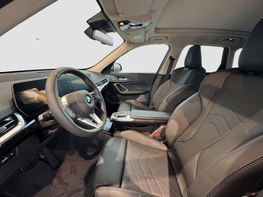 BMW iX1 xDrive30 (Bild 2/2)