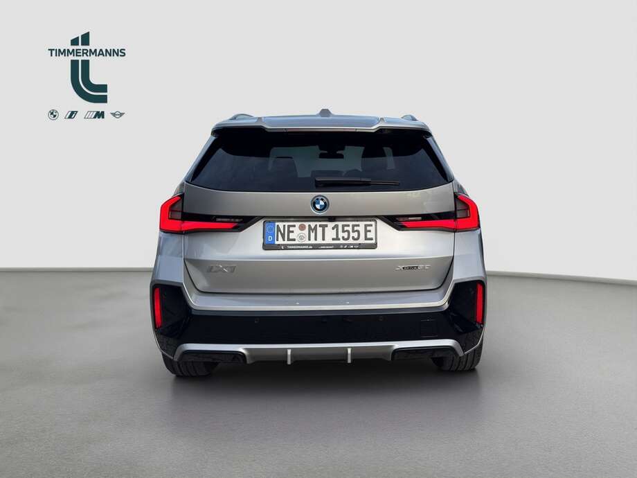 BMW iX1 xDrive30 (Bild 11/16)