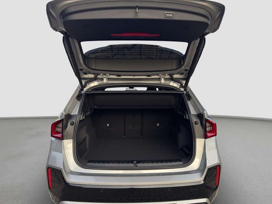 BMW iX1 xDrive30 (Bild 7/16)