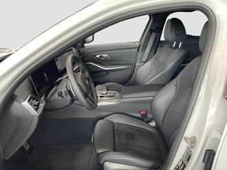 BMW 330i xDrive (Bild 2/18)