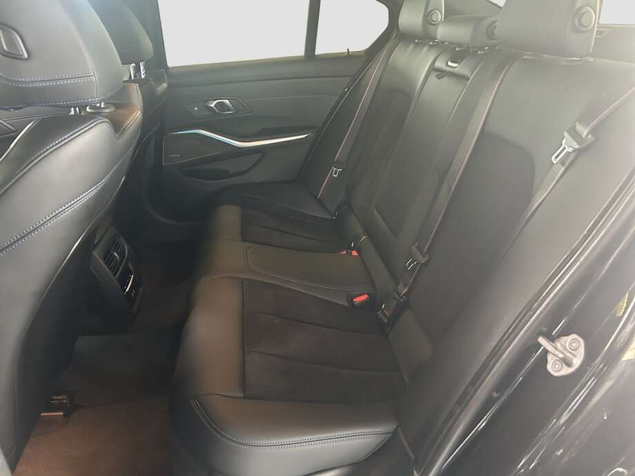 BMW 330i xDrive (Bild 6/19)