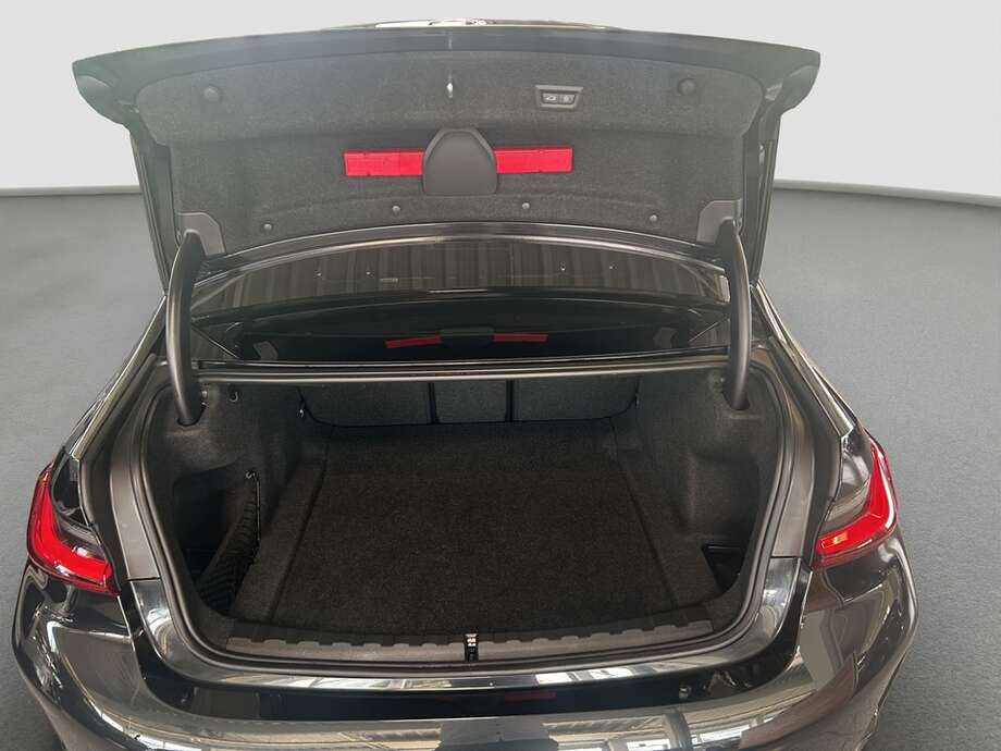 BMW 330i xDrive (Bild 7/19)