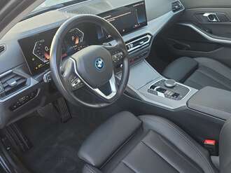 BMW 320e Touring Auto (Bild 2/18)