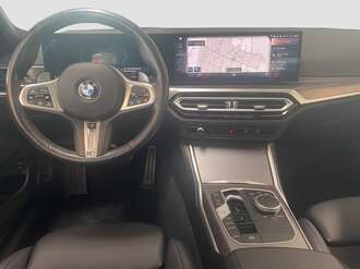 BMW 330i (Bild 1/17)
