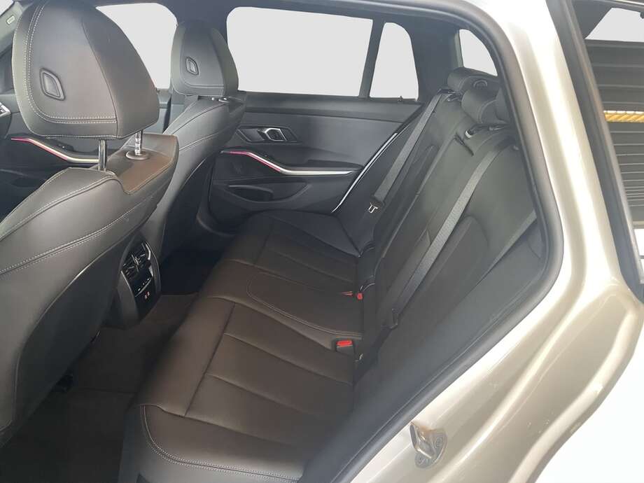 BMW 320d (Bild 6/15)