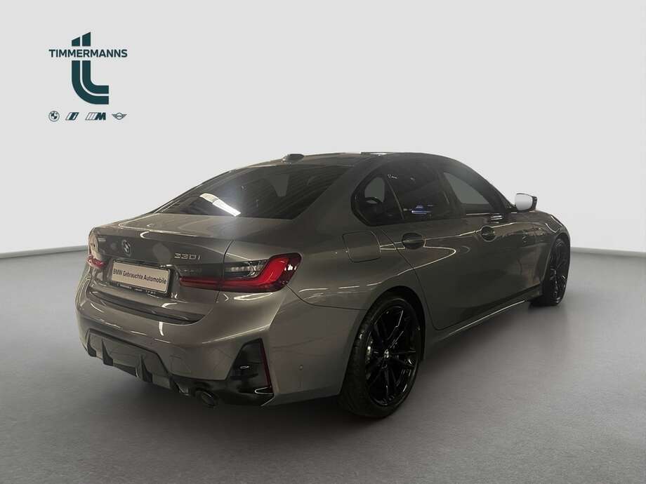 BMW 330i xDrive (Bild 11/15)