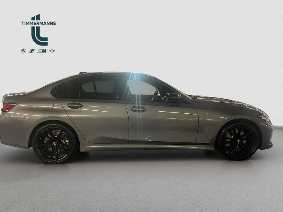 BMW 330i xDrive (Bild 12/15)