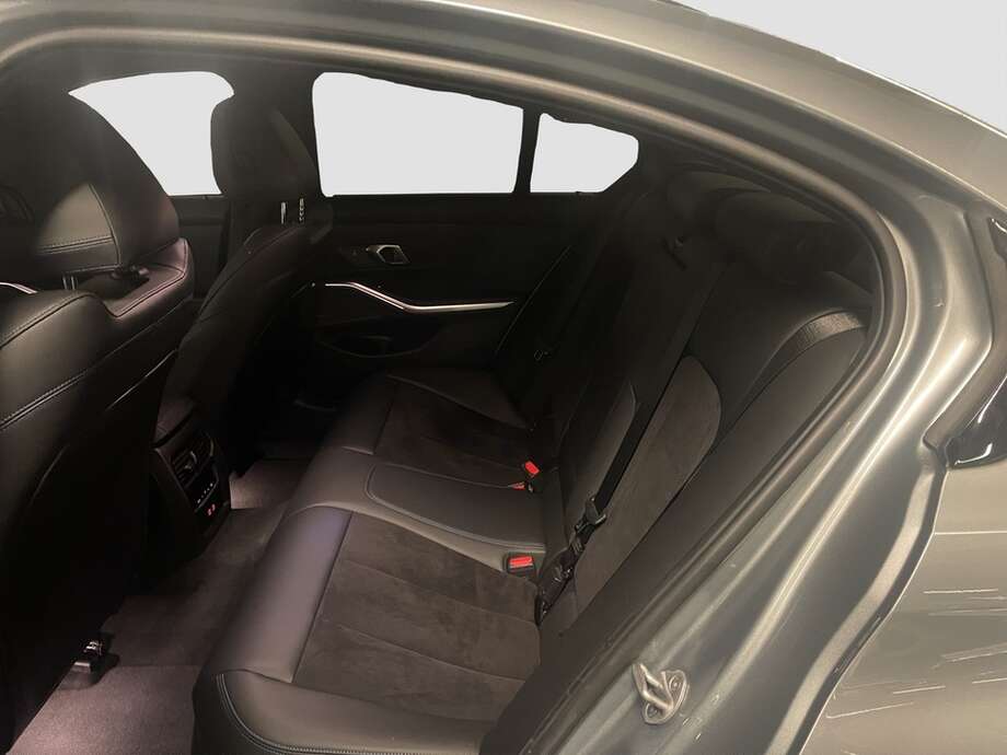 BMW 330i xDrive (Bild 6/15)