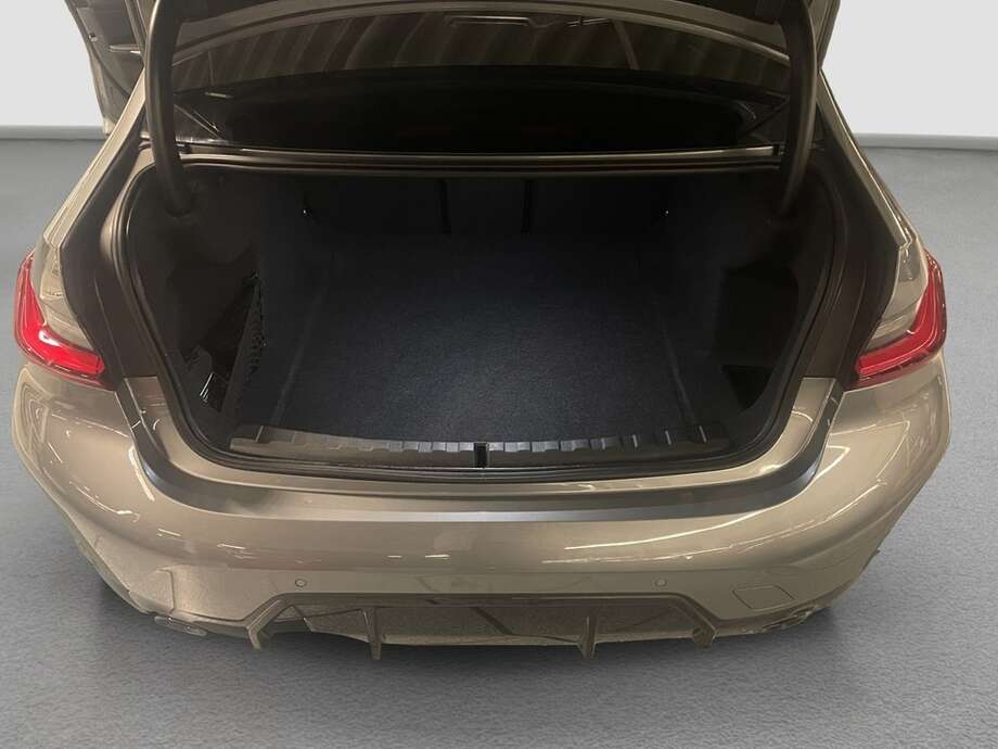 BMW 330i xDrive (Bild 7/15)