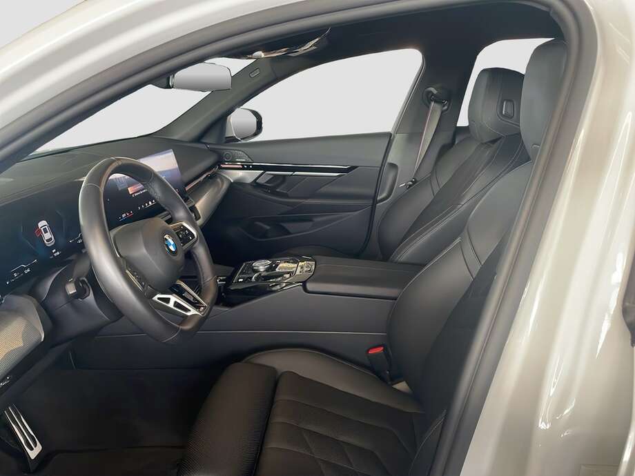 BMW 520d (Bild 2/16)