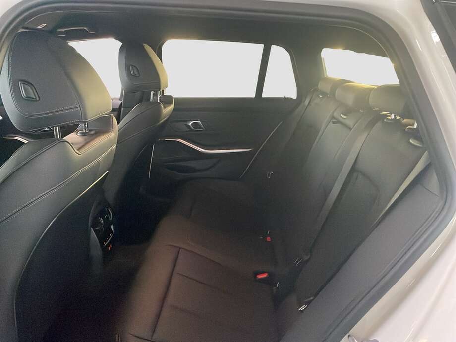 BMW 320d (Bild 6/17)