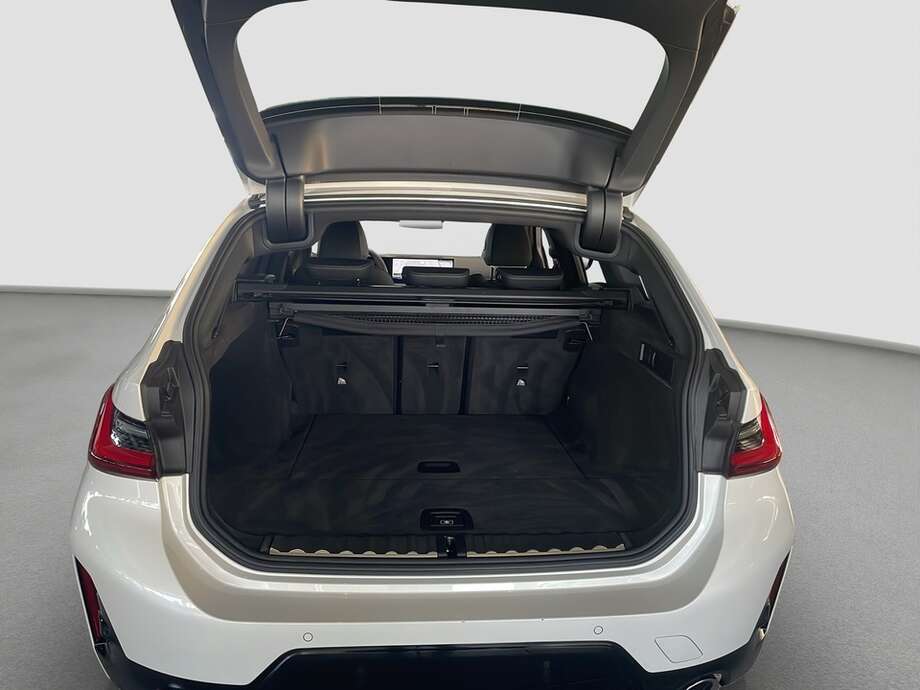 BMW 320d (Bild 7/17)