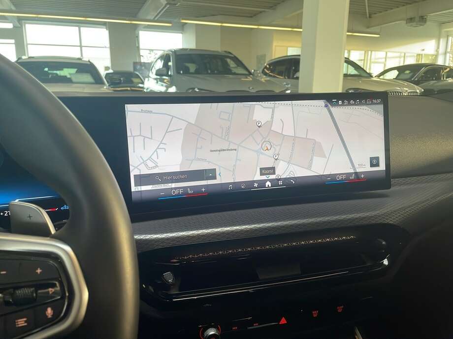 BMW 320d (Bild 8/17)