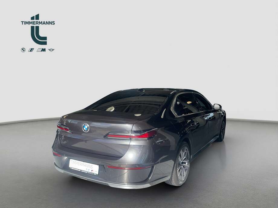 BMW 740 (Bild 5/15)