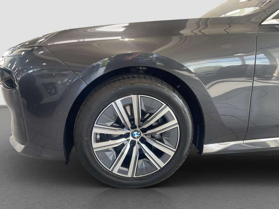 BMW 740 (Bild 9/15)