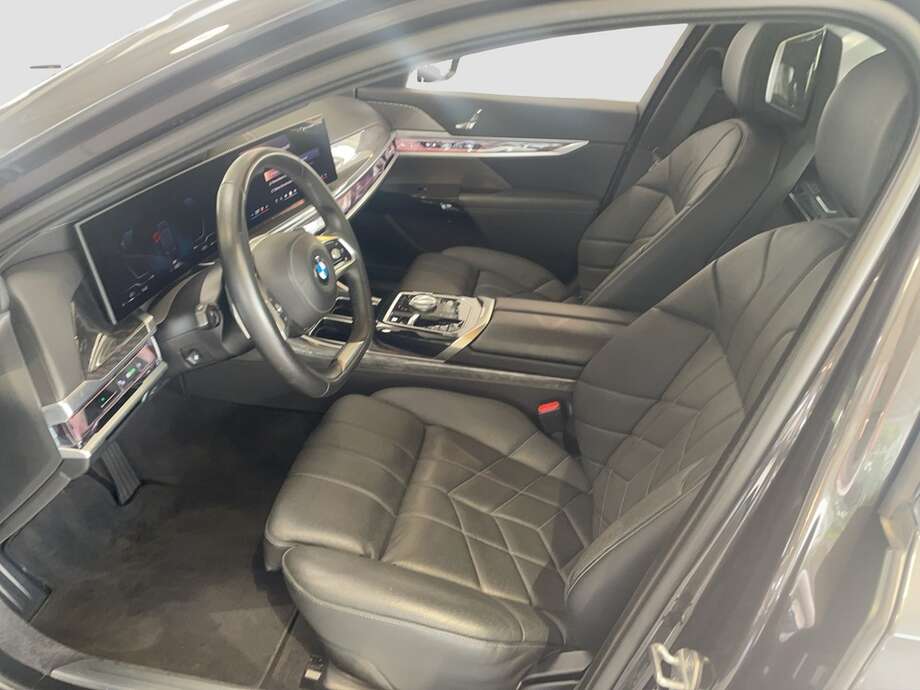 BMW 740 (Bild 10/15)