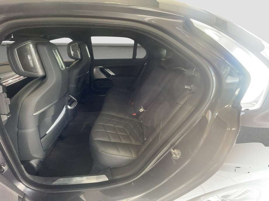 BMW 740 (Bild 13/15)