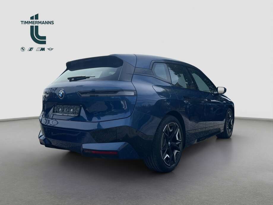 BMW iX (Bild 17/23)