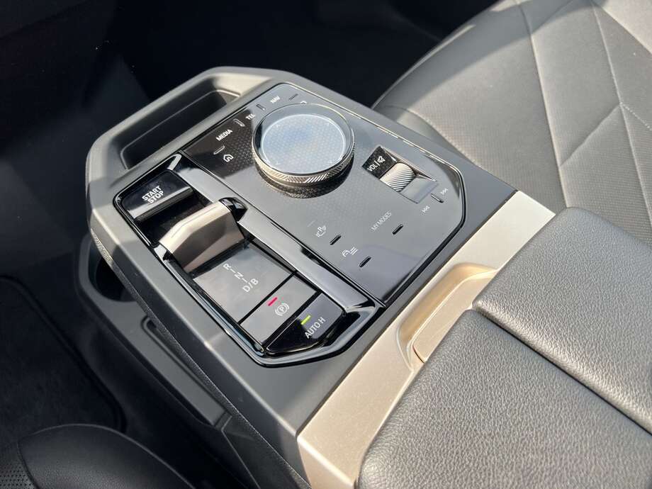BMW iX (Bild 7/23)