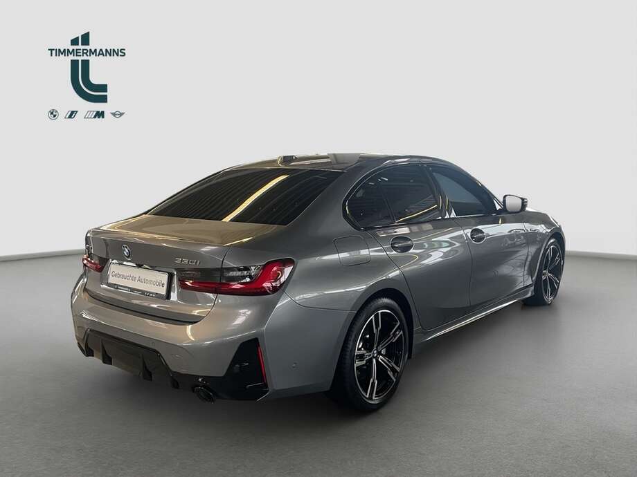 BMW 330i xDrive (Bild 11/15)