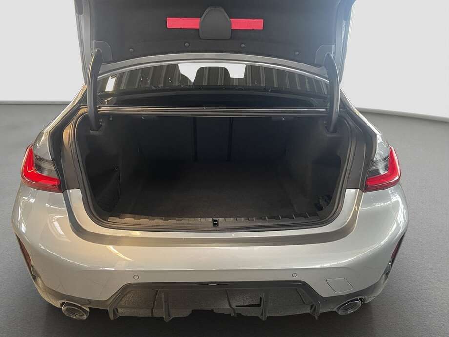 BMW 330i xDrive (Bild 7/15)