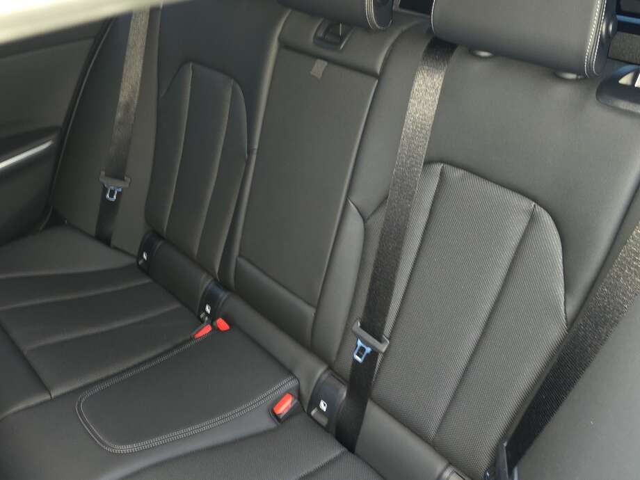 BMW 318d (Bild 6/18)