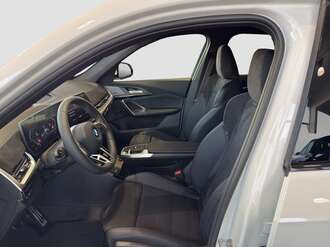 BMW iX1 eDrive20 (Bild 2/17)