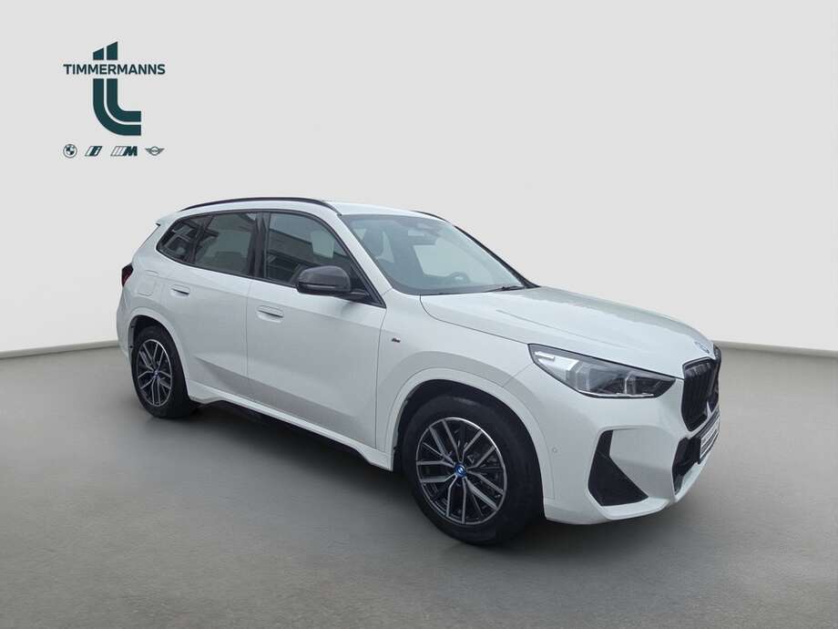 BMW iX1 (Bild 7/18)