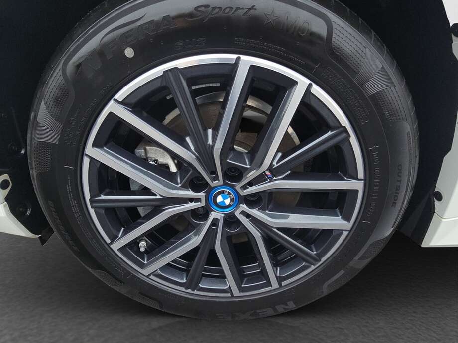 BMW iX1 (Bild 9/18)