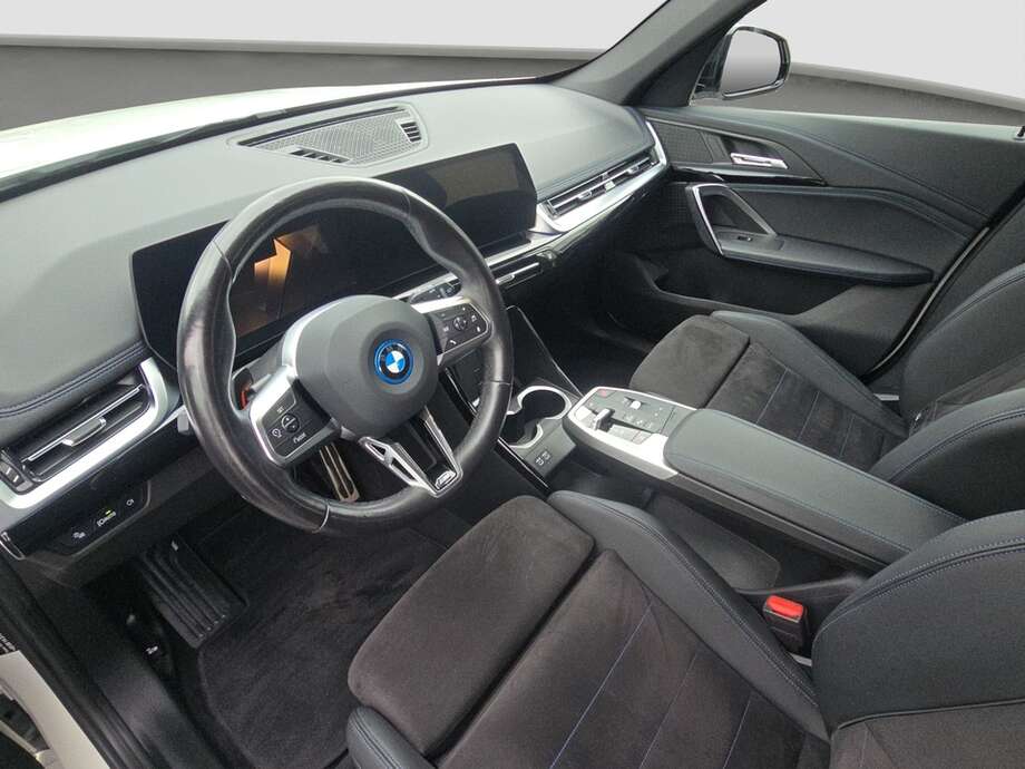 BMW iX1 (Bild 10/18)