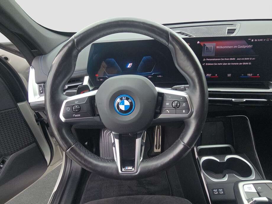 BMW iX1 (Bild 12/18)