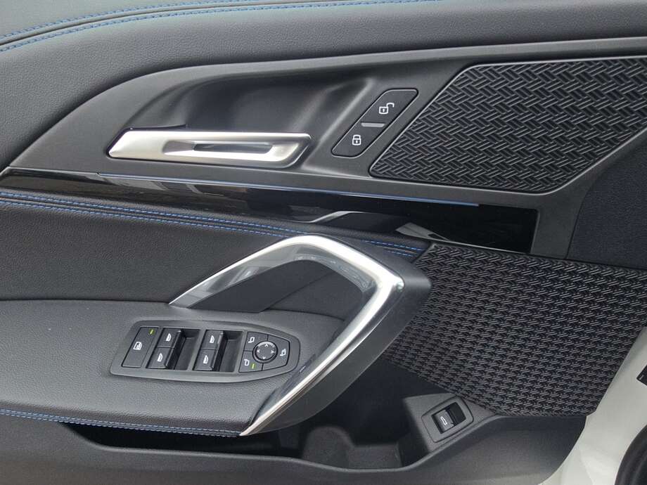 BMW iX1 (Bild 16/18)