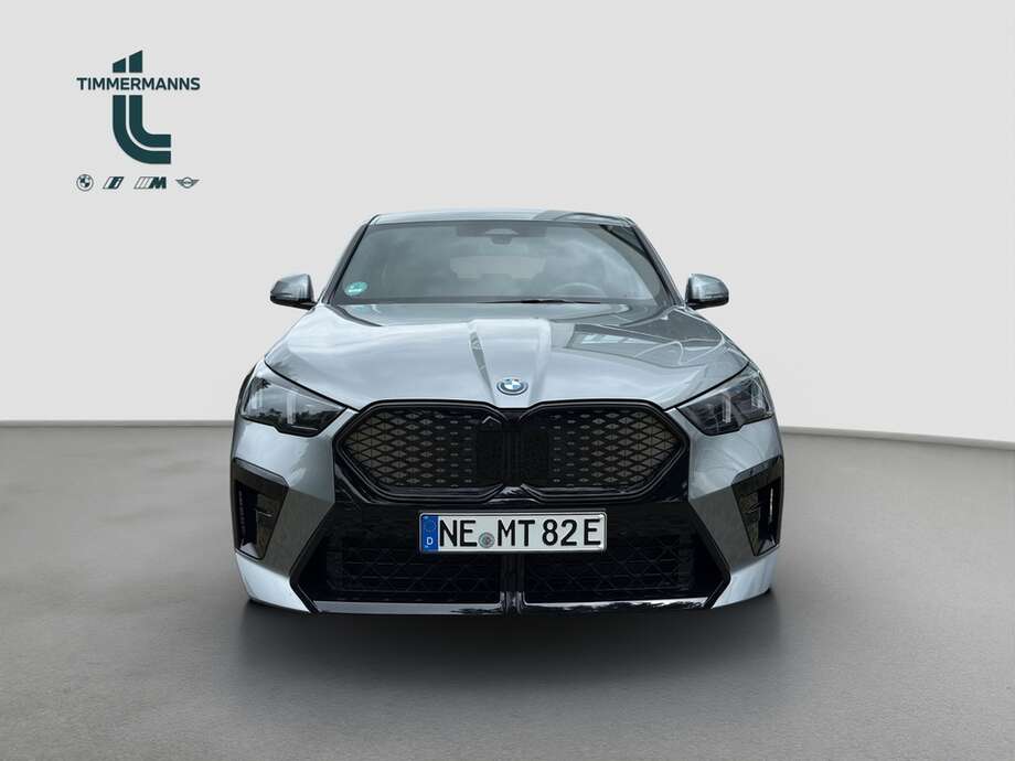 BMW iX2 eDrive20 (Bild 14/15)