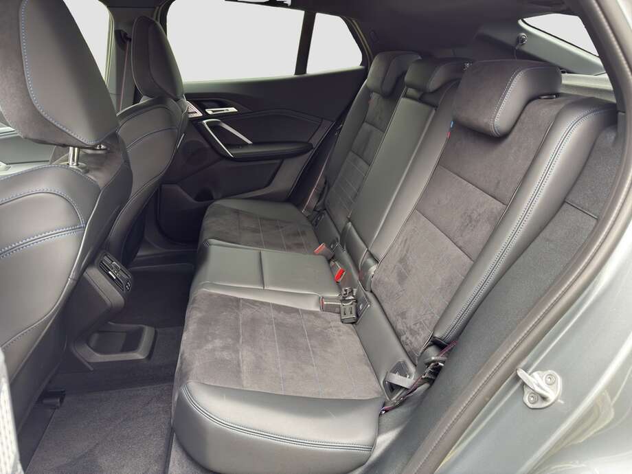 BMW iX2 eDrive20 (Bild 6/15)