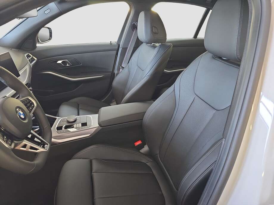 BMW 320d (Bild 10/18)