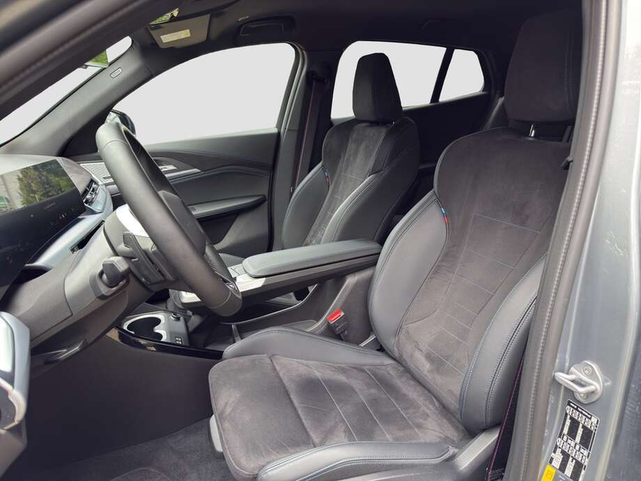 BMW iX2 eDrive20 (Bild 10/15)